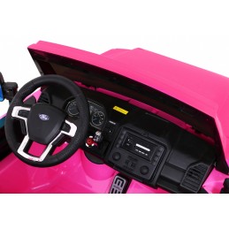 Ford Super Duty różowy