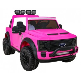 Ford Super Duty różowy