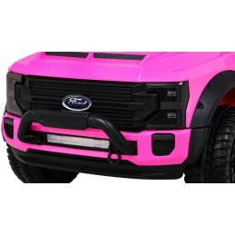 Ford Super Duty różowy