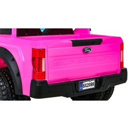 Ford Super Duty różowy