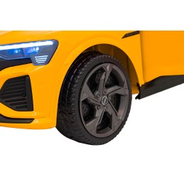 Audi SQ8 Żółty
